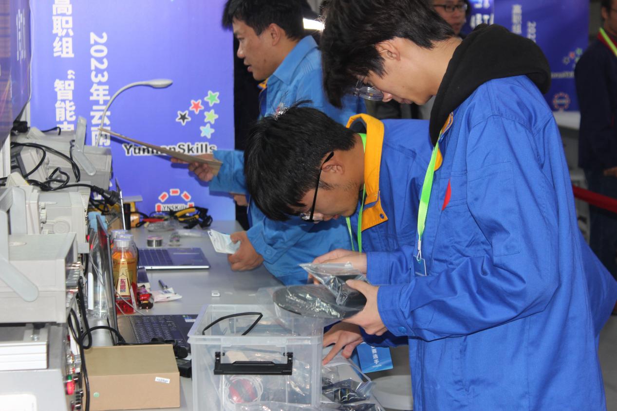 我校成功承辦2023年云南省職業(yè)院校技能大賽“智能電子產(chǎn)品設(shè)計(jì)與開(kāi)發(fā)”賽項(xiàng)，展現(xiàn)電子產(chǎn)品技術(shù)開(kāi)發(fā)新風(fēng)貌